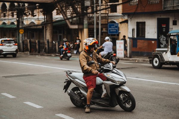 Waarom is het belangrijk om de juiste riemen en kettingen in je motor te gebruiken?